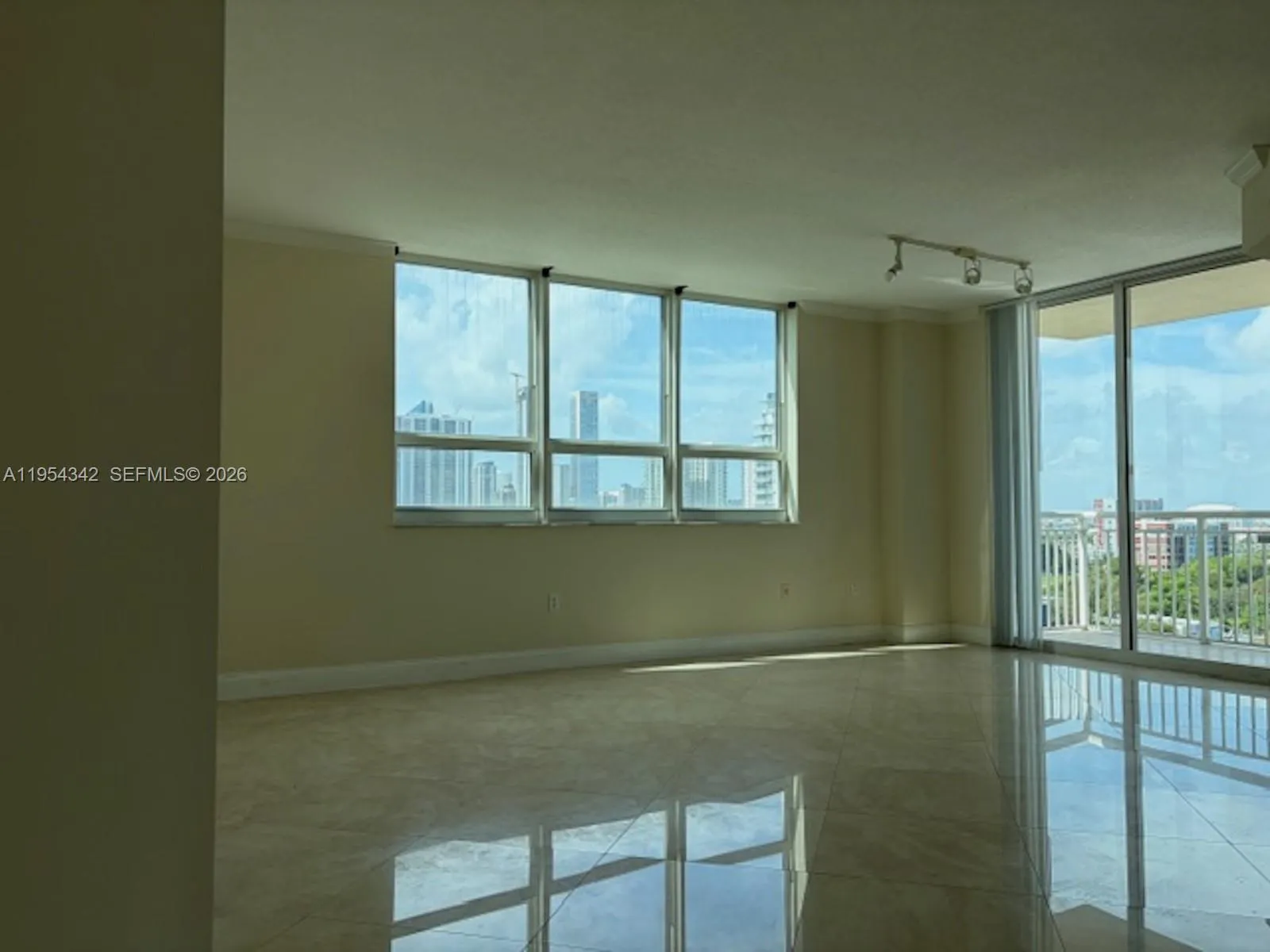 2000 N Bayshore Dr # 1402, Miami FL 33137