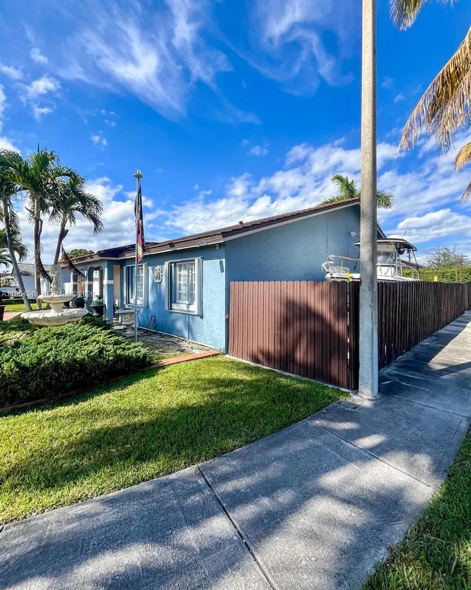 15201 SW 177th Ter, Miami FL 33187