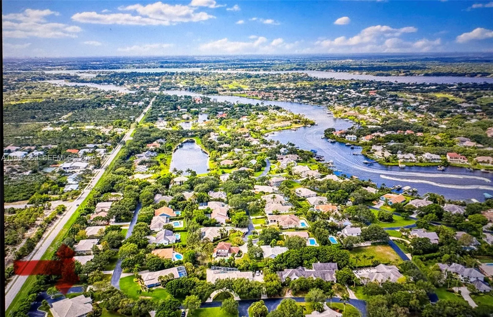 18265 SE Ridgeview Dr, Tequesta FL 33469