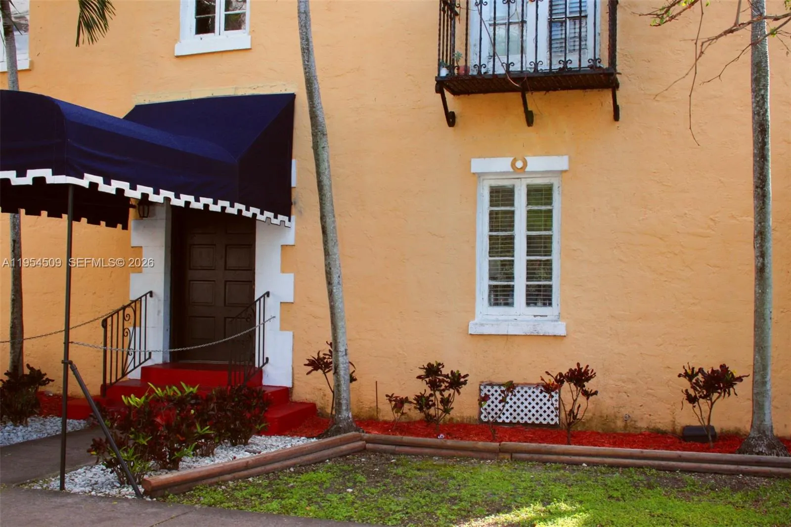 124 Mendoza Ave # 1A, Coral Gables FL 33134