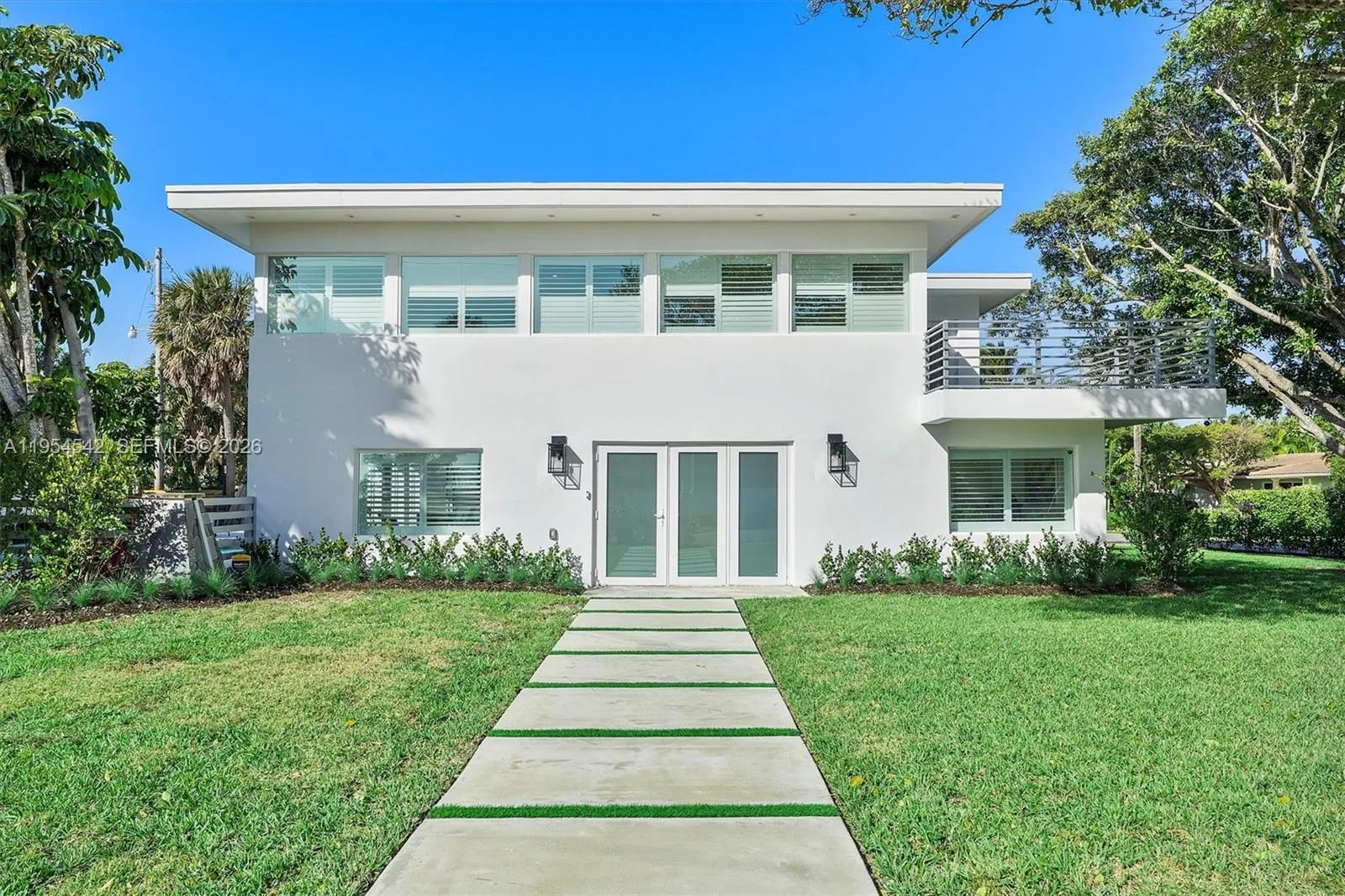 4 bedroom 4 bath for sale at 1903 Bay Dr, Pompano Beach FL 33062