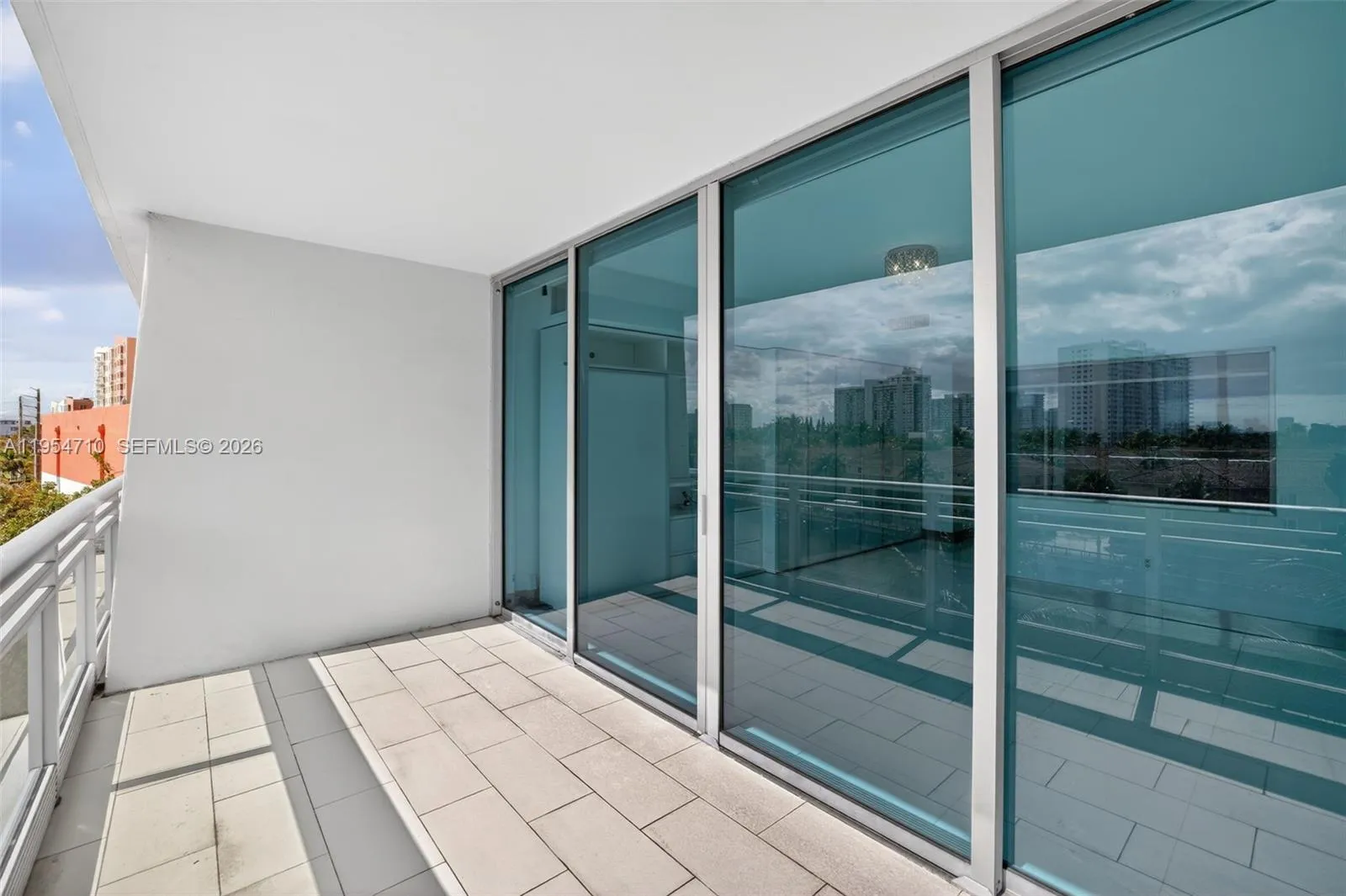 2950 NE 188th St # 302, Aventura FL 33180