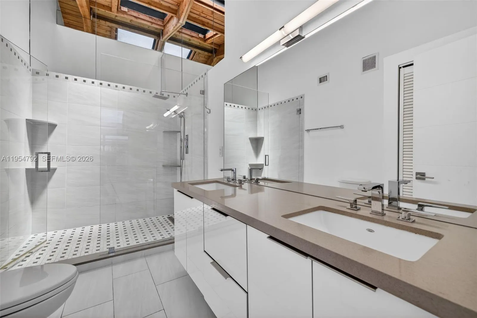 2619 S Parkview Dr, Hallandale Beach FL 33009