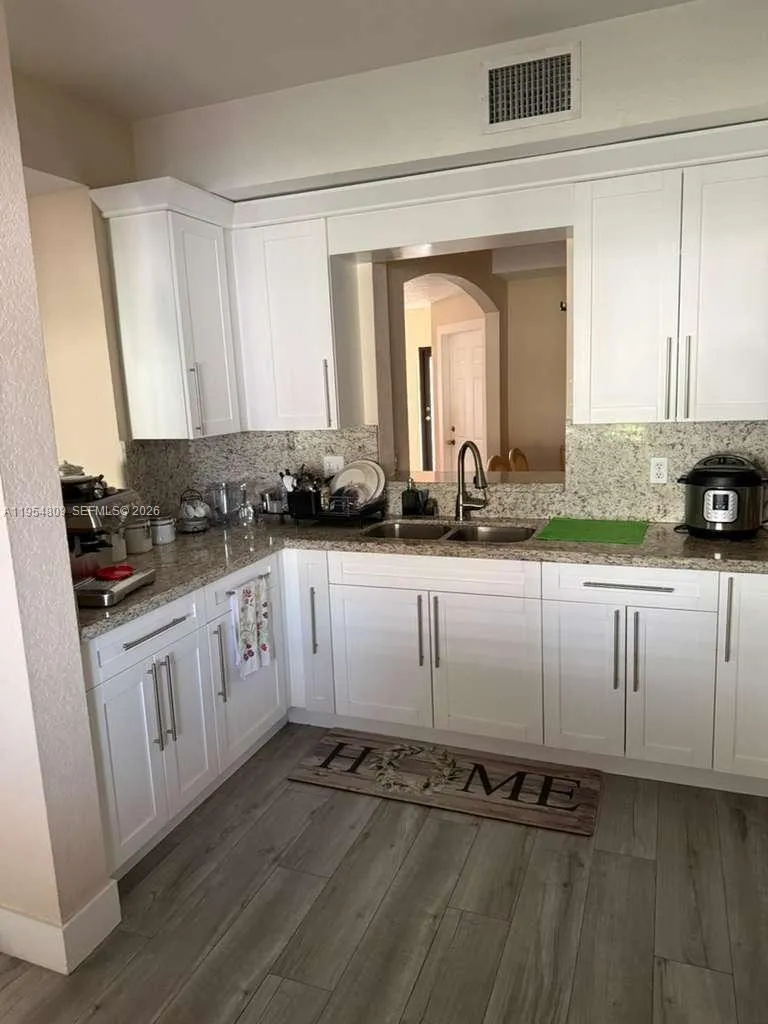 4481 NW 163rd St, Miami Gardens FL 33054