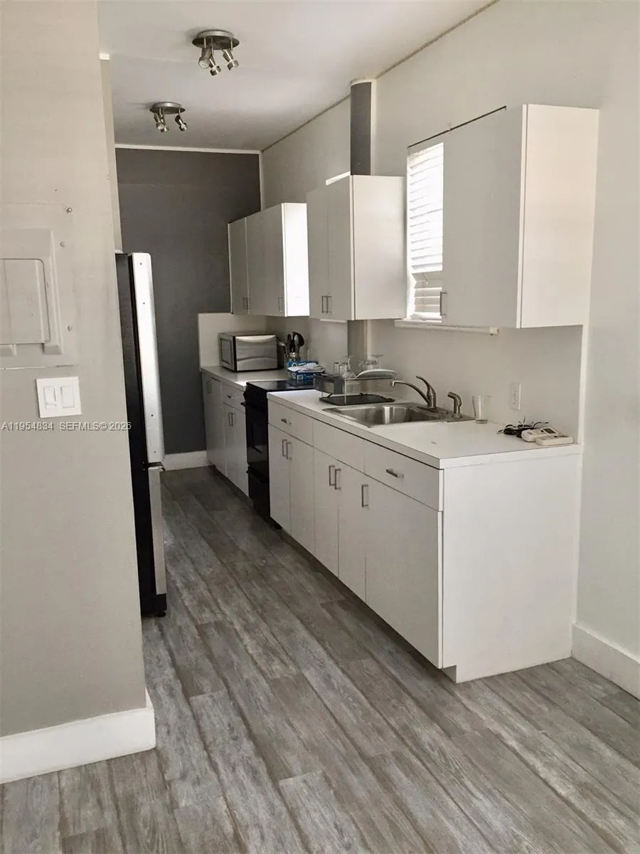 1 bedroom 1 bath for sale at 610 8th St # 103, Miami Beach FL 33139