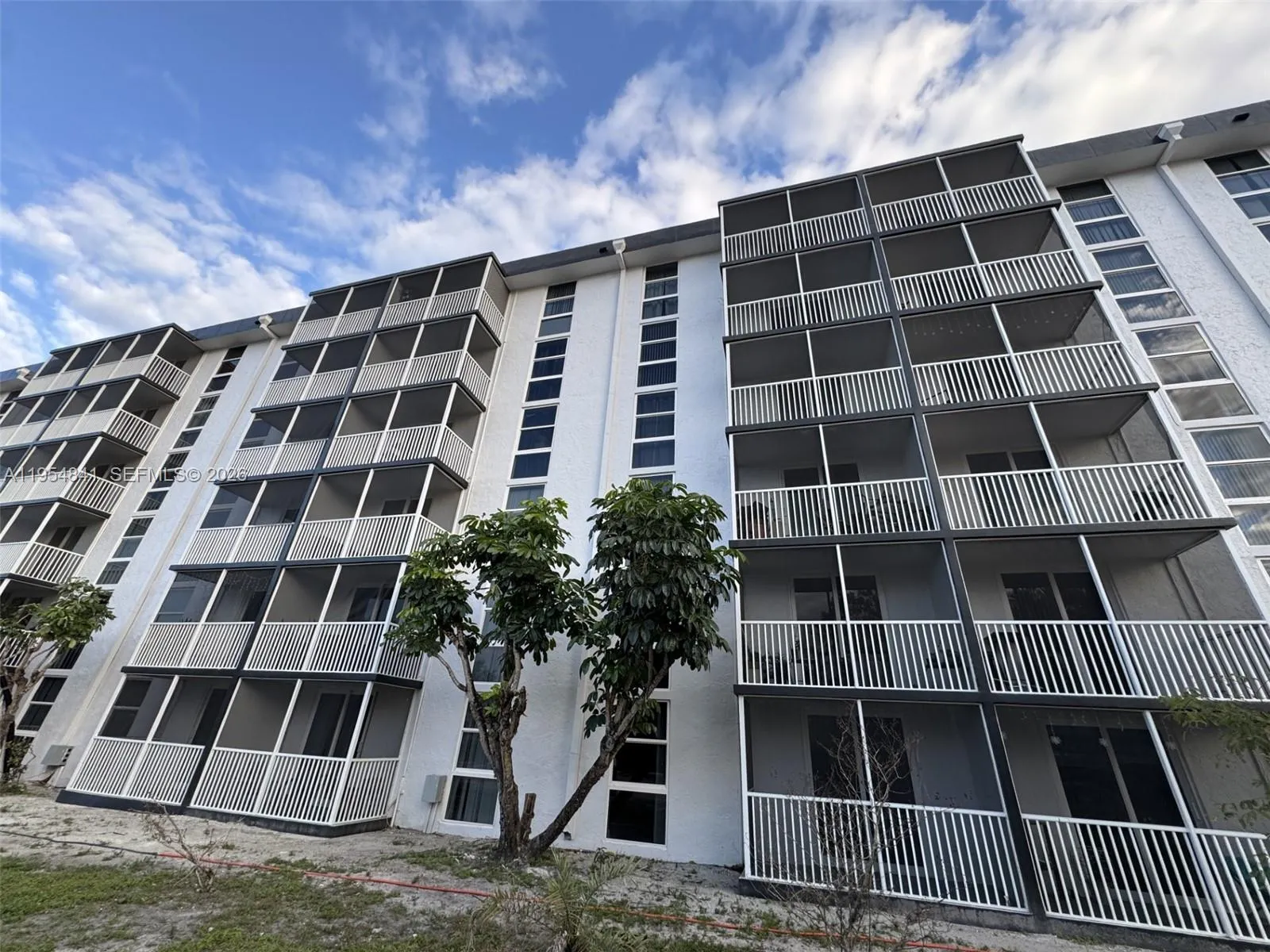 16950 W Dixie Hwy # 127, North Miami Beach FL 33160