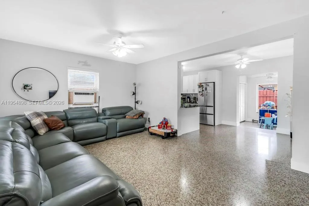 9435-9437 SW 39th St, Miami FL 33165