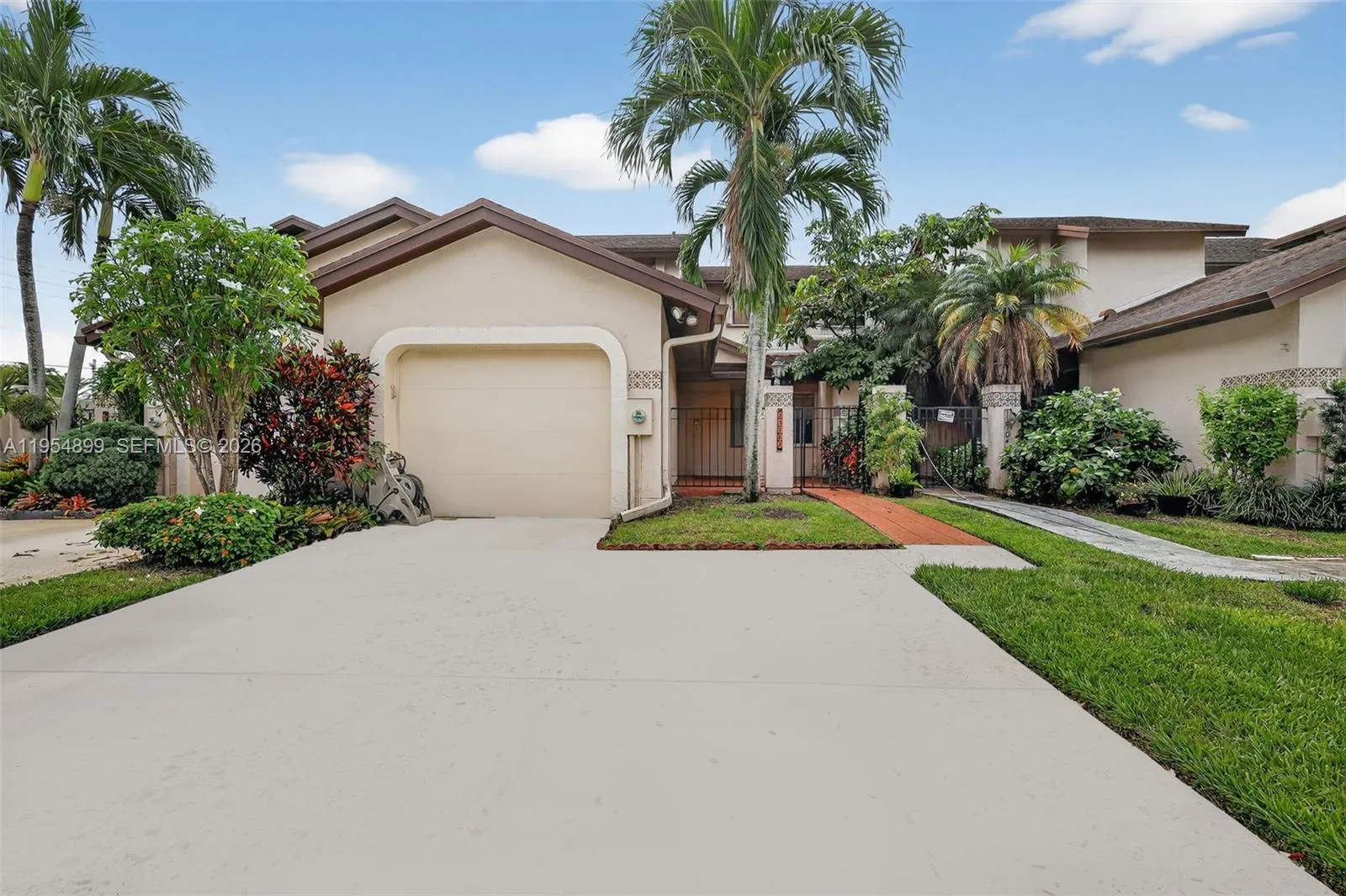 3 bedroom 2 bath for sale at 13702 SW 101st Ter, Miami FL 33186