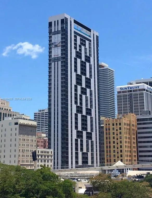 1 bath for sale at 151 SE 1st St # 904, Miami FL 33131