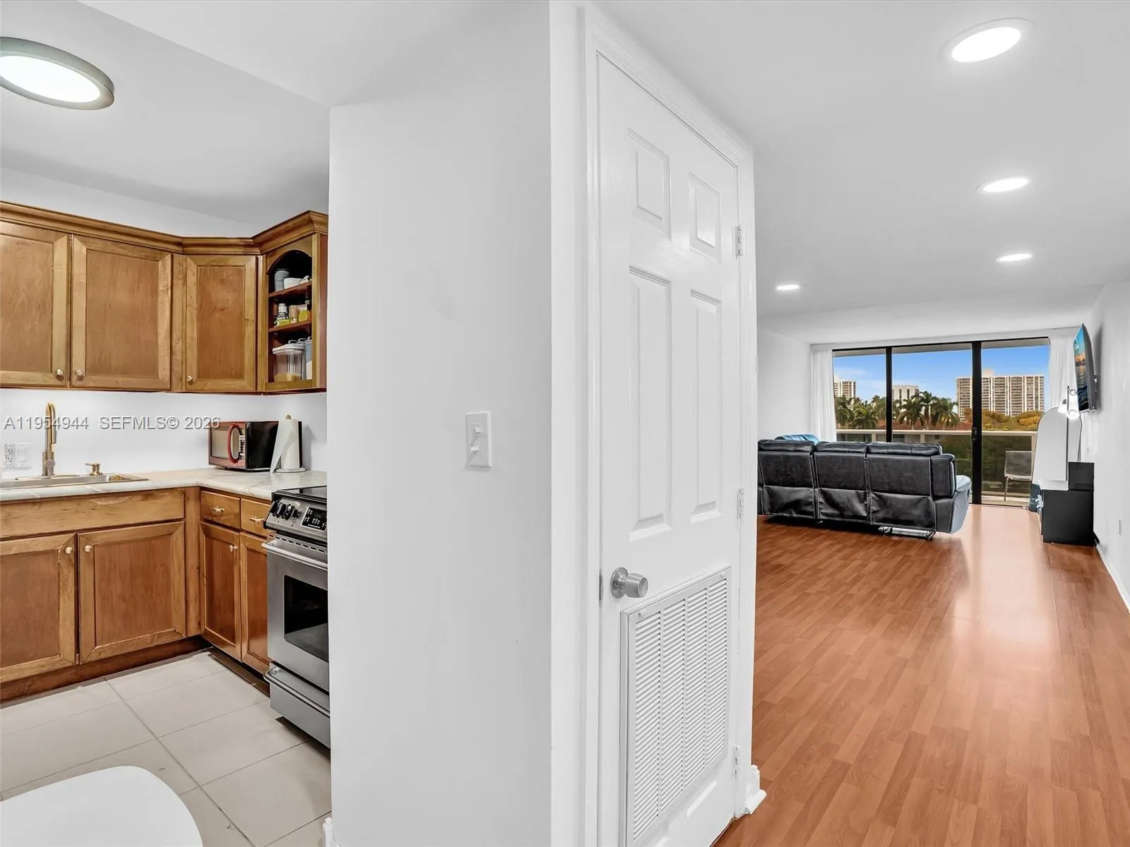 3675 N Country Club Dr # 410, Aventura FL 33180