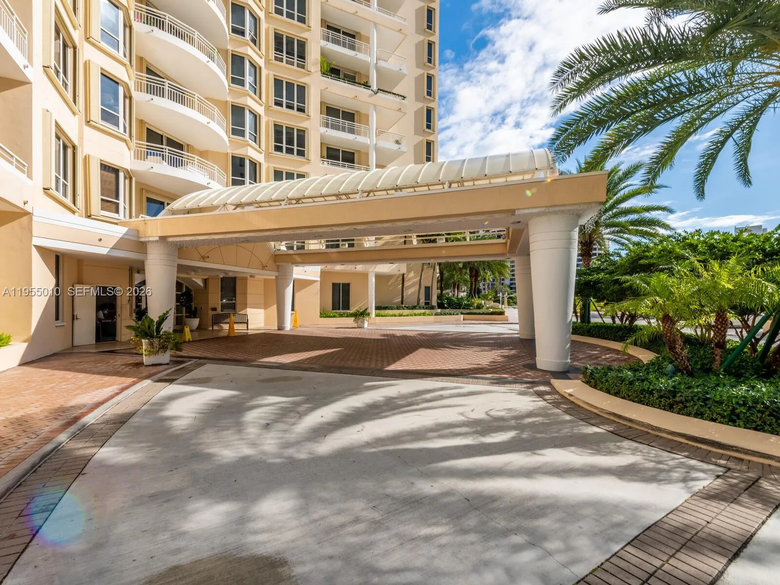 888 Brickell Key Dr # 210, Miami FL 33131