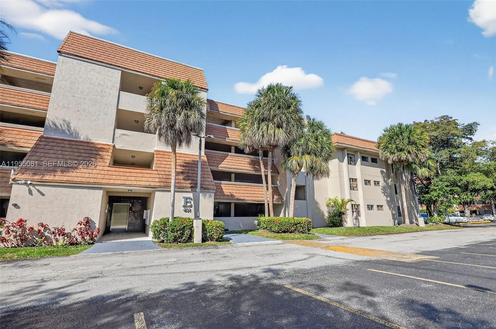 491 Ives Dairy Rd # 5, Miami FL 33179