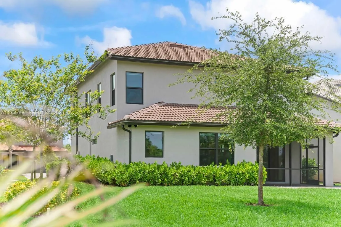8123 NW 78th St, Tamarac FL 33321