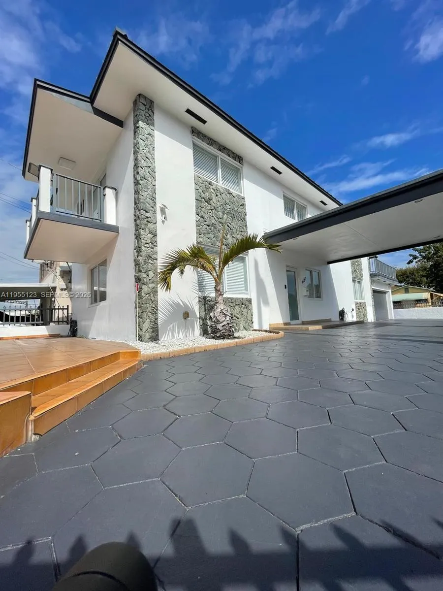 4 bedroom 3 bath for sale at 901 NW 22nd Pl, Miami FL 33125