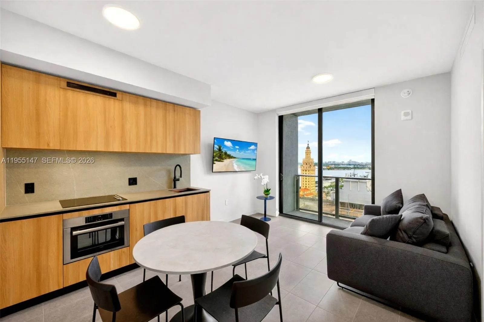 1 bedroom 1 bath for sale at 121 NE 5th Street # 1913, Miami FL 33132