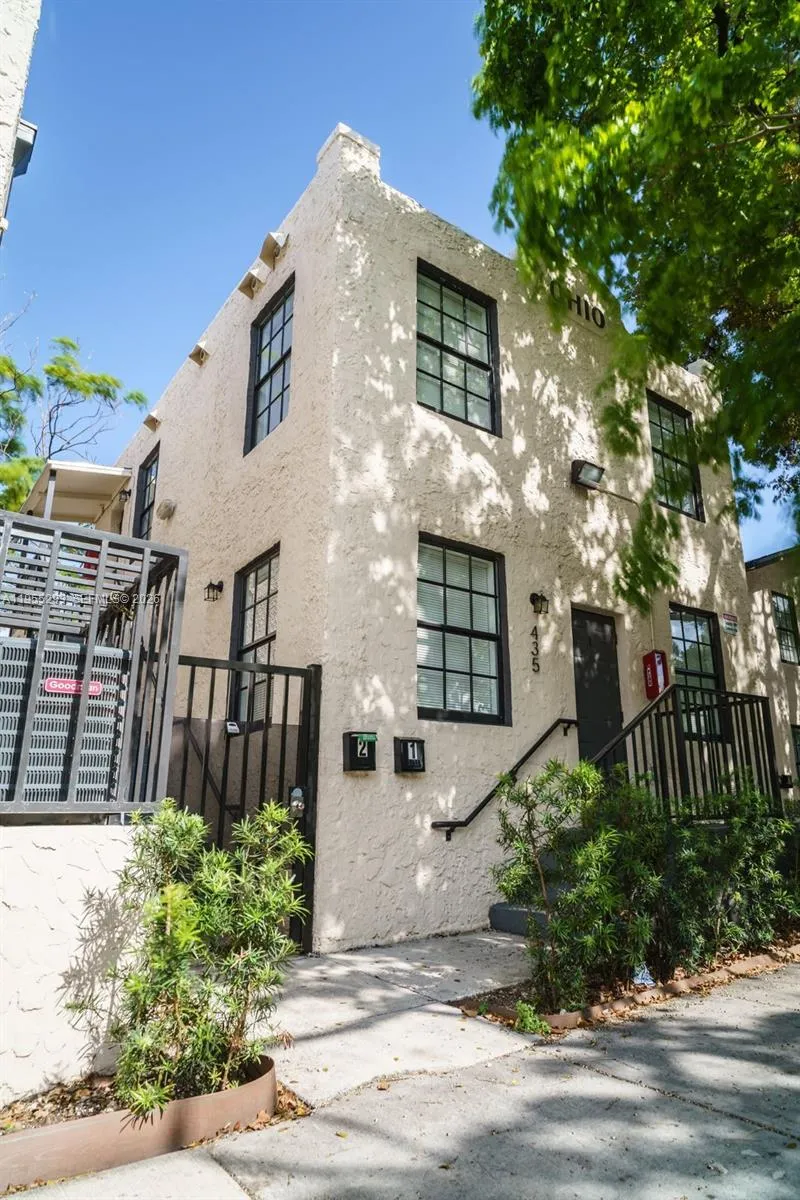 1068 NW 5th St, Miami FL 33128