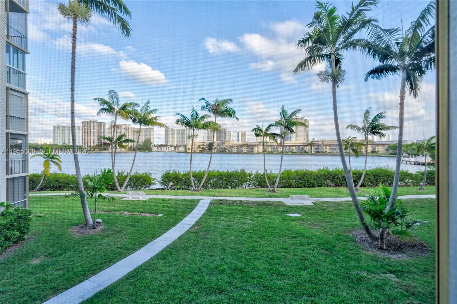 2861 Leonard Dr # F208, Aventura FL 33160