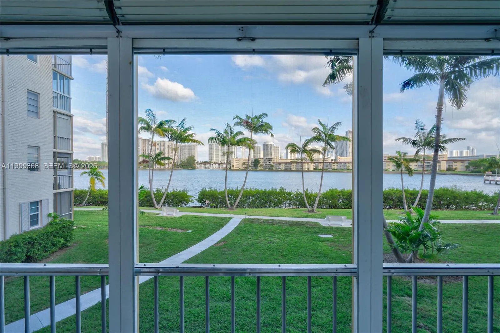 2861 Leonard Dr # F208, Aventura FL 33160