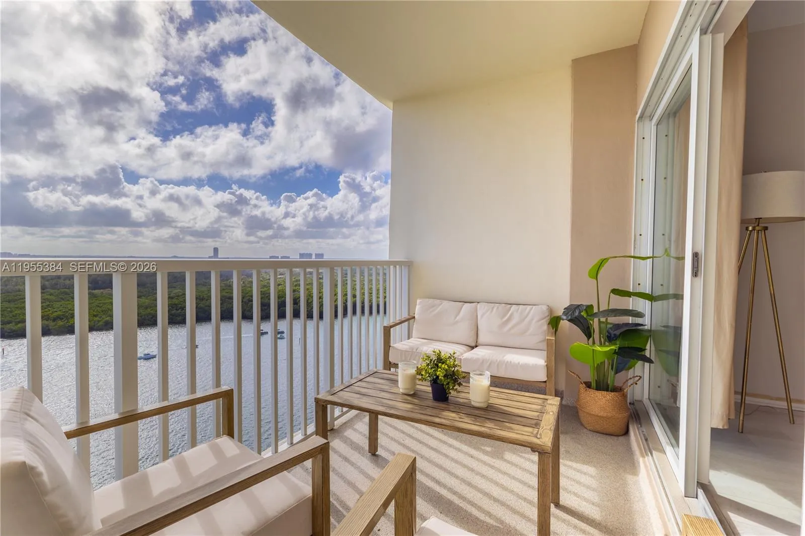 300 Bayview Dr # 2114, Sunny Isles Beach FL 33160
