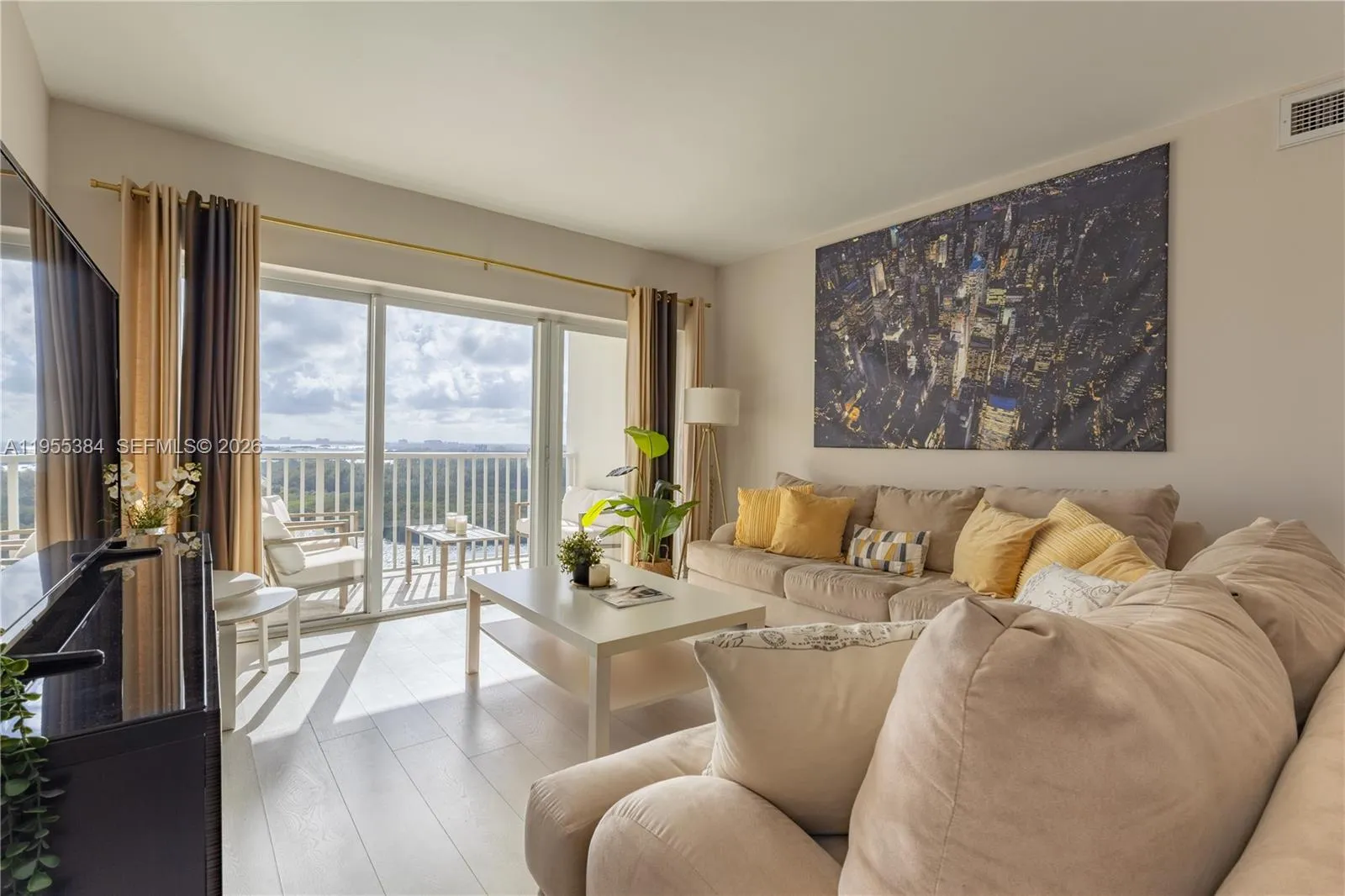 300 Bayview Dr # 2114, Sunny Isles Beach FL 33160