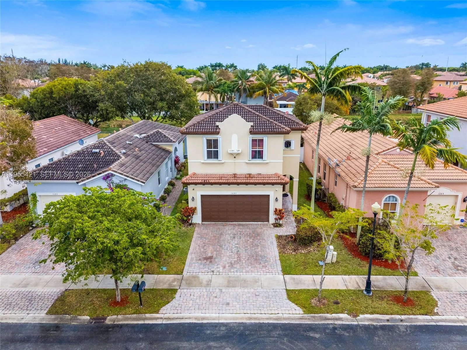 1097 NE 40th Rd, Homestead FL 33033