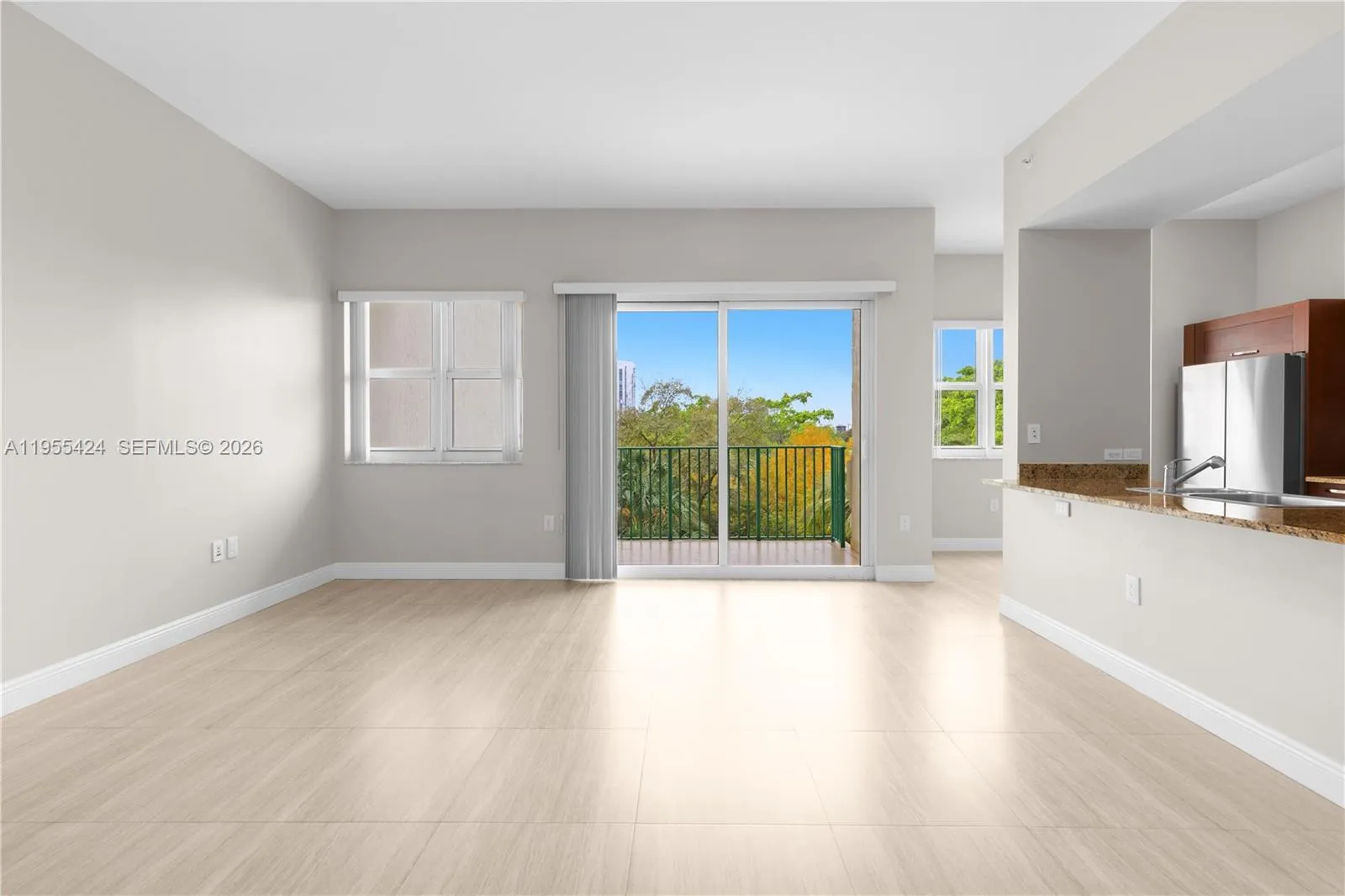 20000 E Country Club Dr # 402, Aventura FL 33180