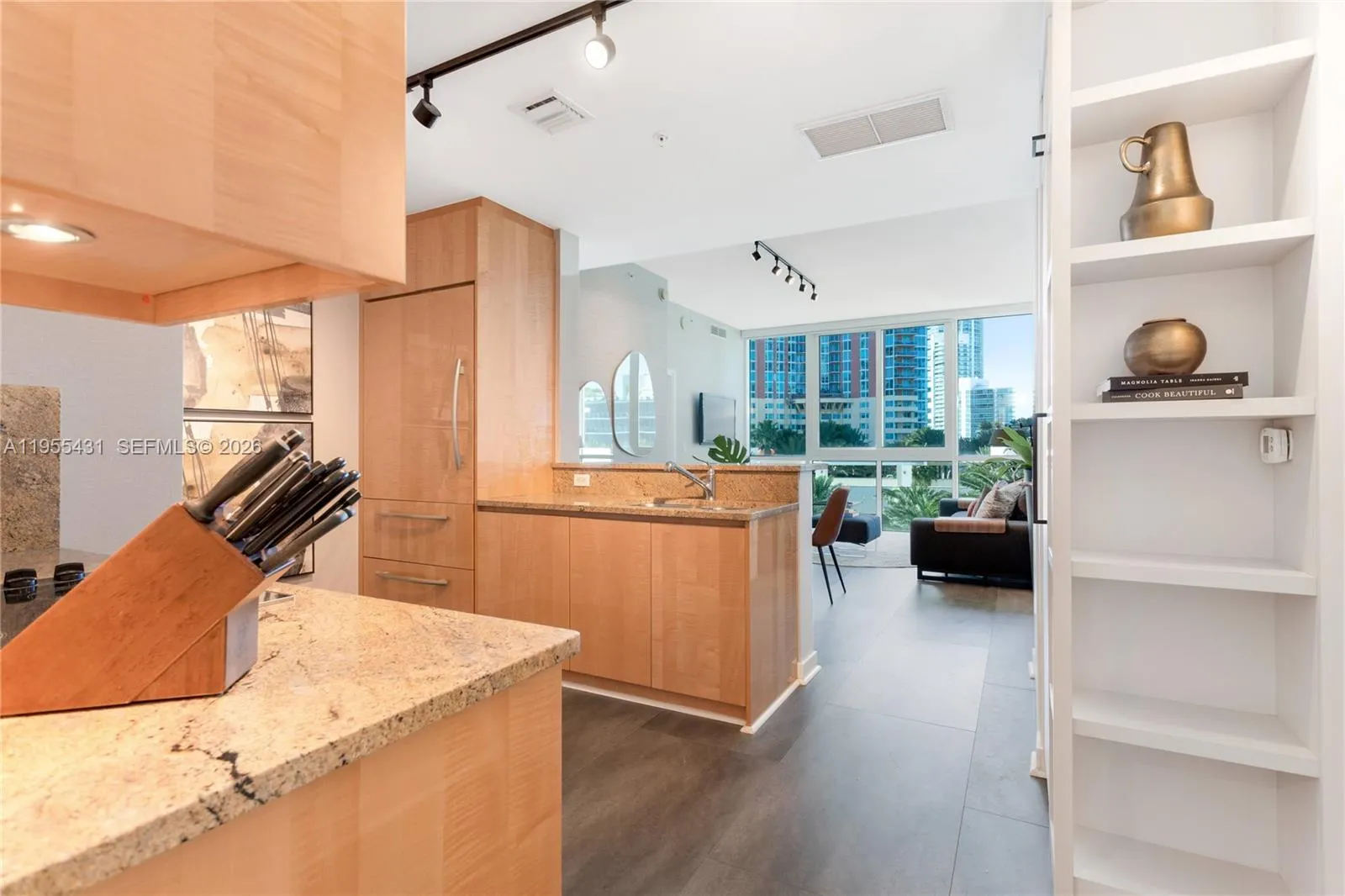 50 S Pointe Dr # 609, Miami Beach FL 33139