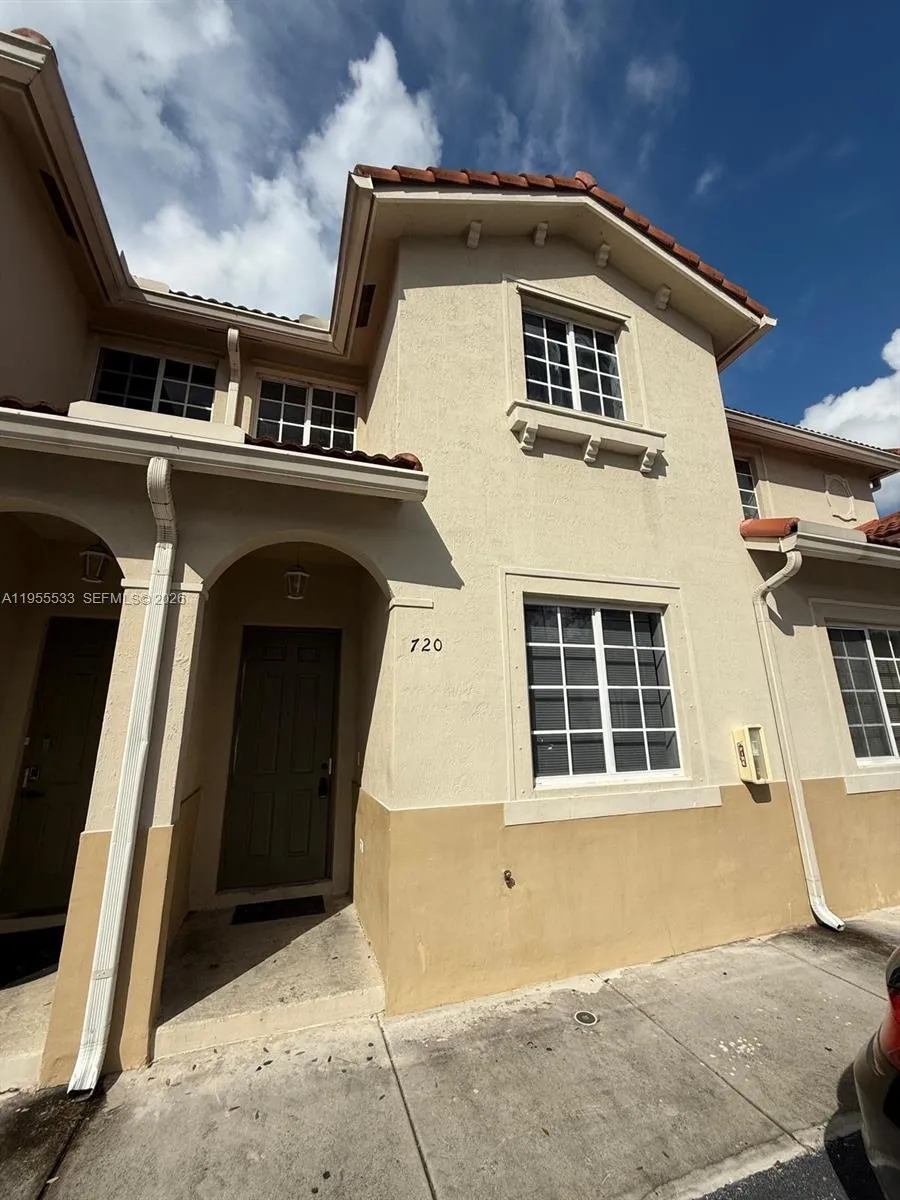 3 bedroom 2 bath for sale at 21209 NW 14th Pl # 20, Miami Gardens FL 33169