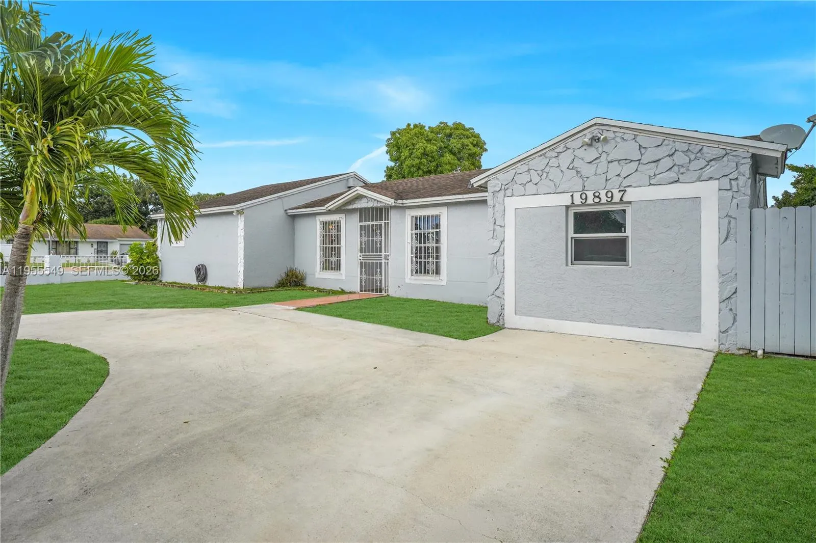 19897 NW 62nd Ave, Hialeah FL 33015
