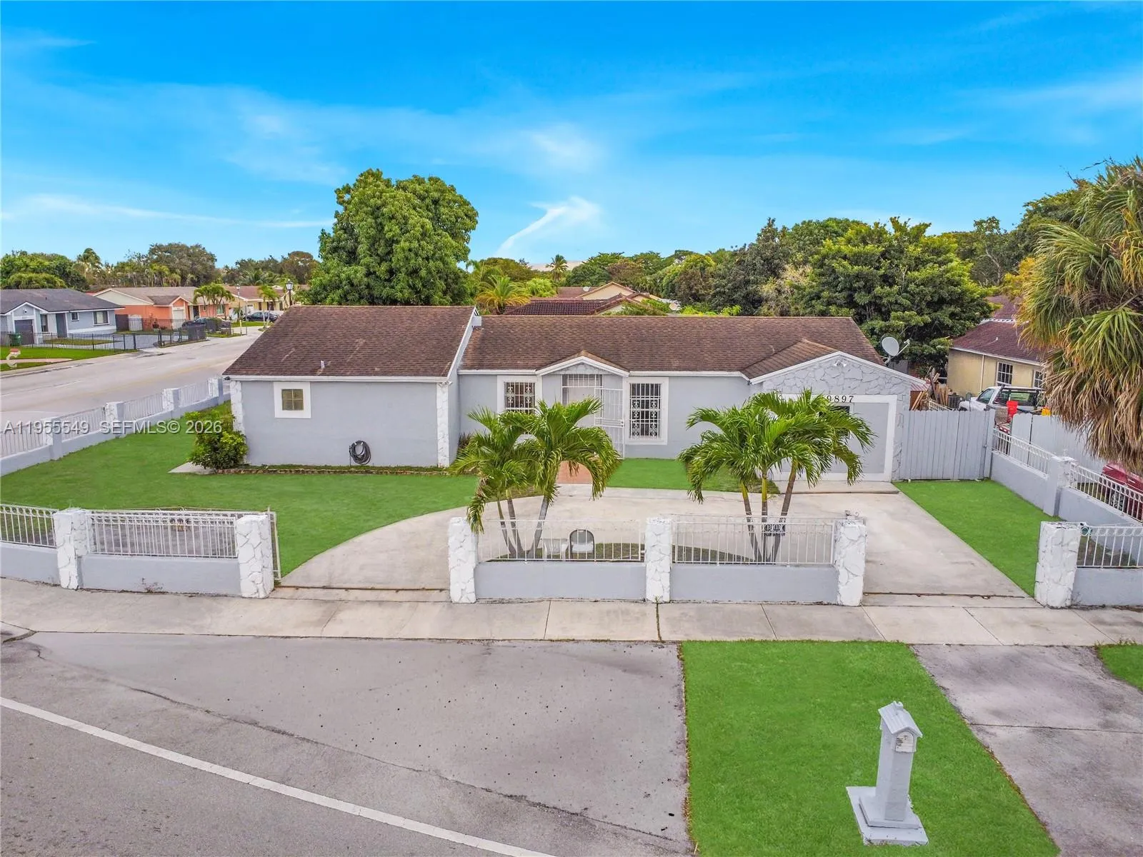 19897 NW 62nd Ave, Hialeah FL 33015