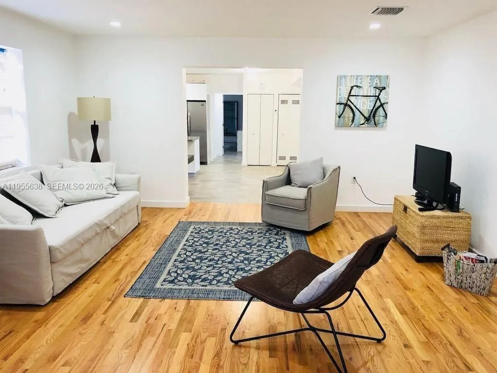 2375 NE 185th St, Miami FL 33180