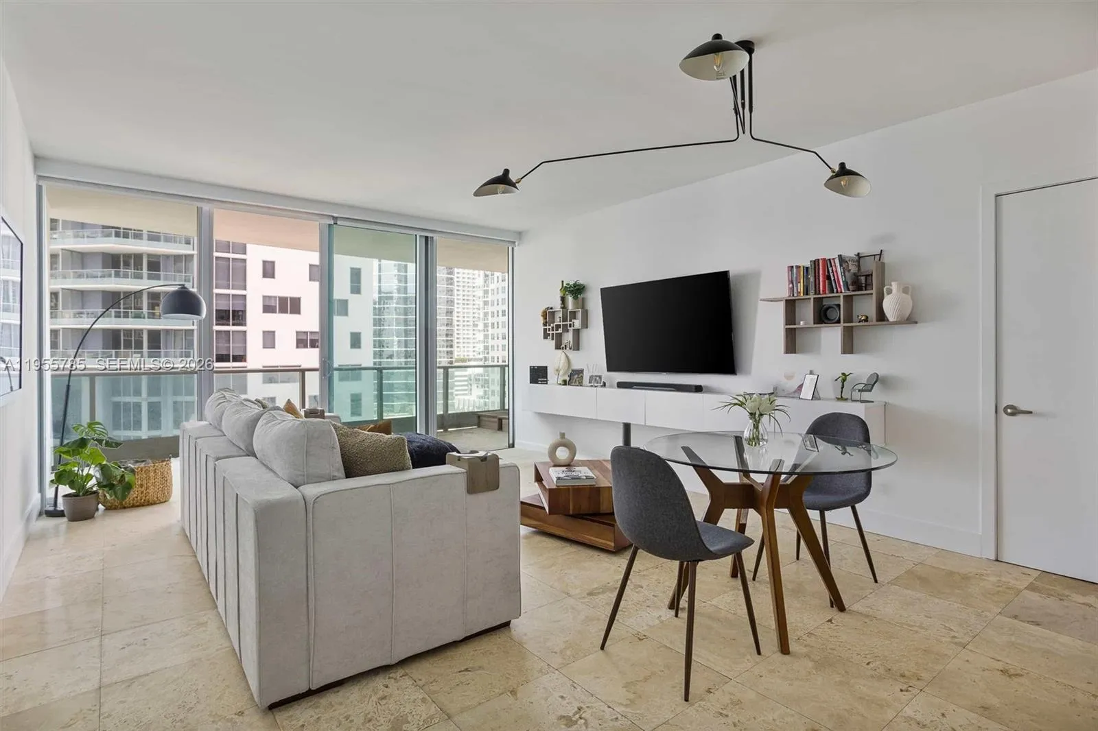 1 bedroom 1 bath for sale at 1331 Brickell Bay Dr # 1606, Miami FL 33131