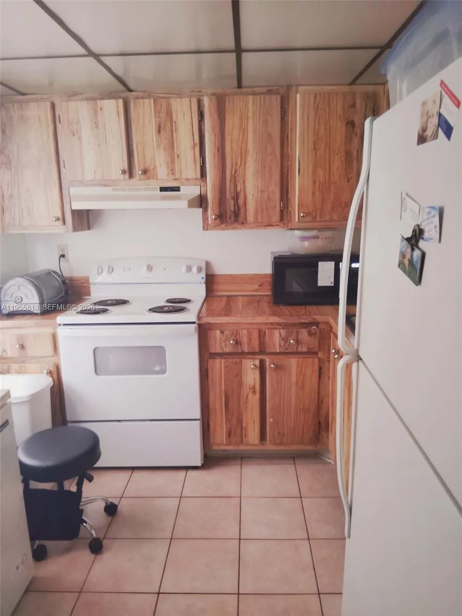 3121 NW 47th Ter # 411, Lauderdale Lakes FL 33319