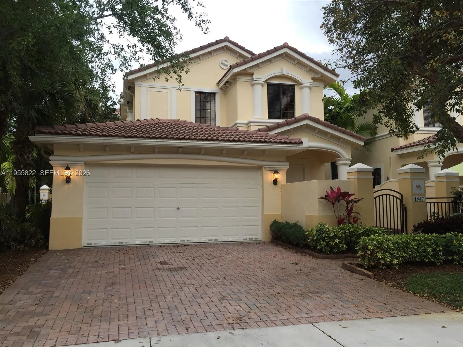 4 bedroom 2 bath for sale at 1547 Passion Vine Cir # 3, Weston FL 33326