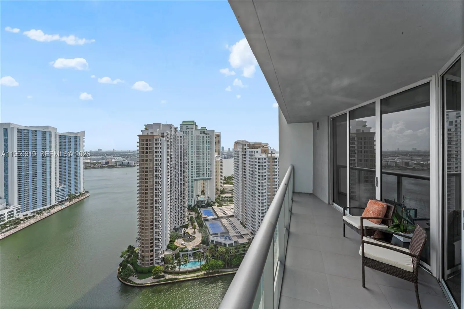 1 bedroom 1 bath for sale at 495 Brickell Ave # 3208, Miami FL 33131