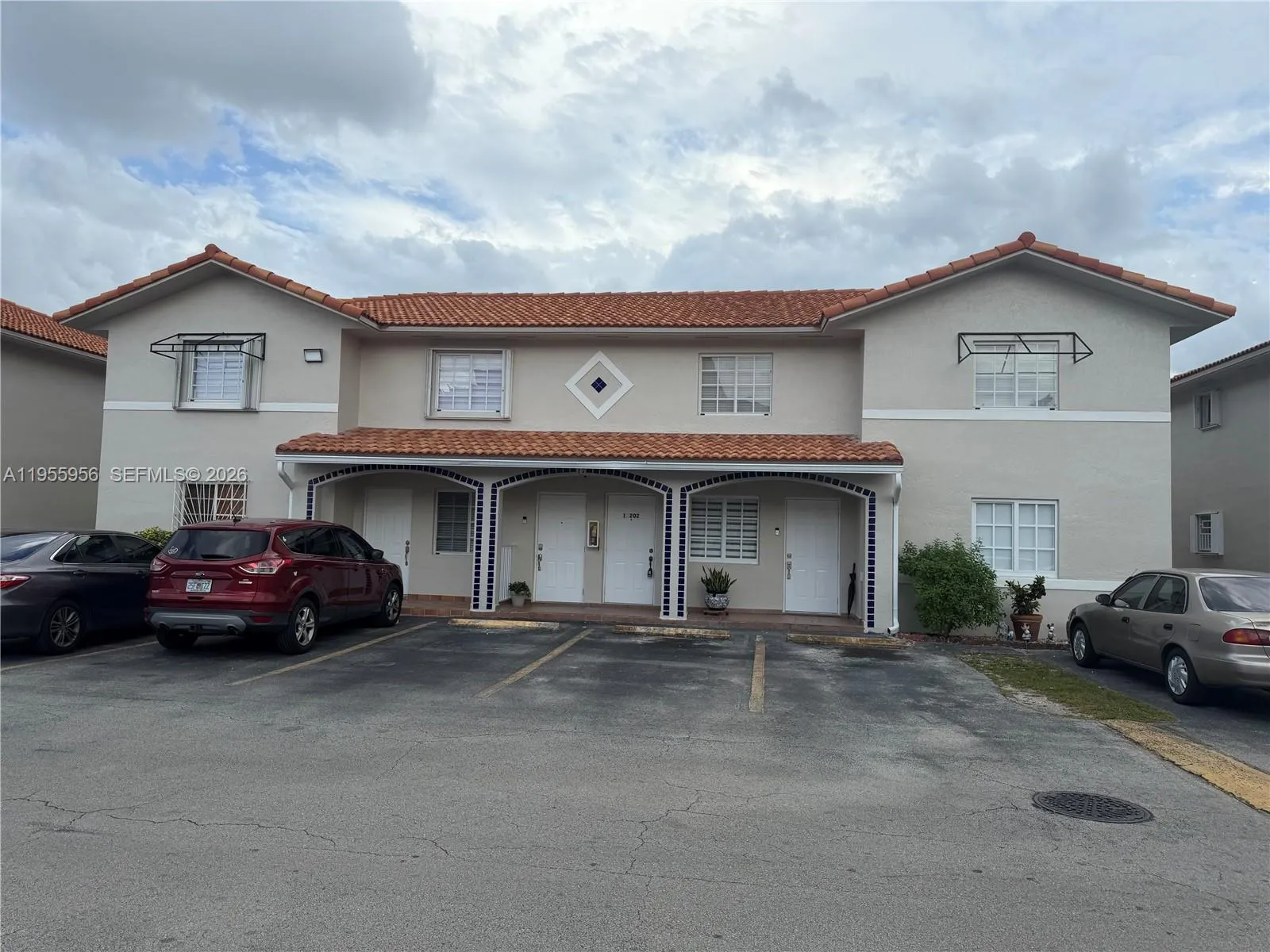 2 bedroom 2 bath Residential for sale at 10101 W Okeechobee Rd # 17202, Hialeah Gardens FL 33016