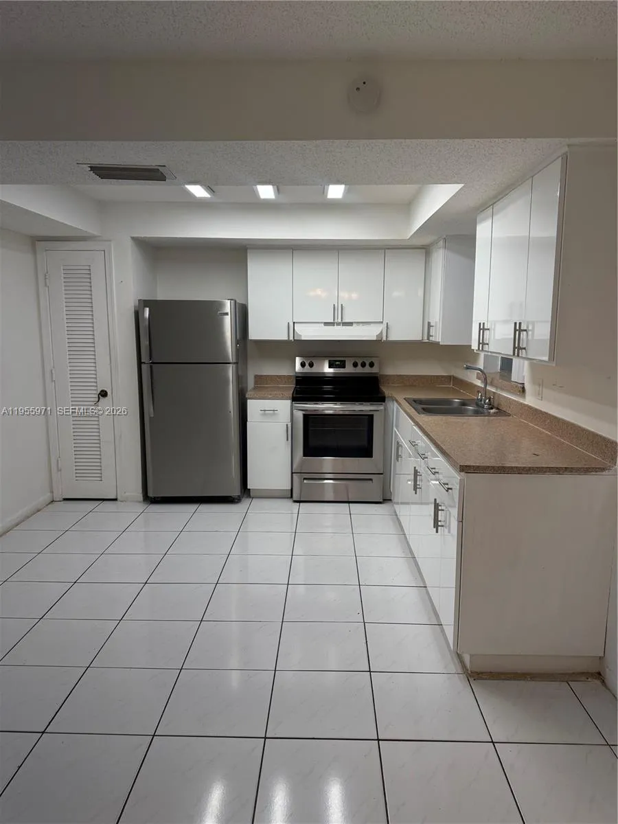 6532 SW 18th Ct, North Lauderdale FL 33068