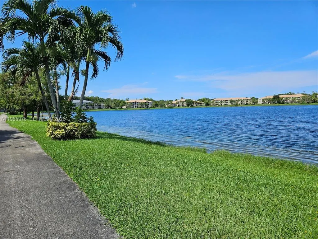 5011 Wiles Rd # 306, Coconut Creek FL 33073