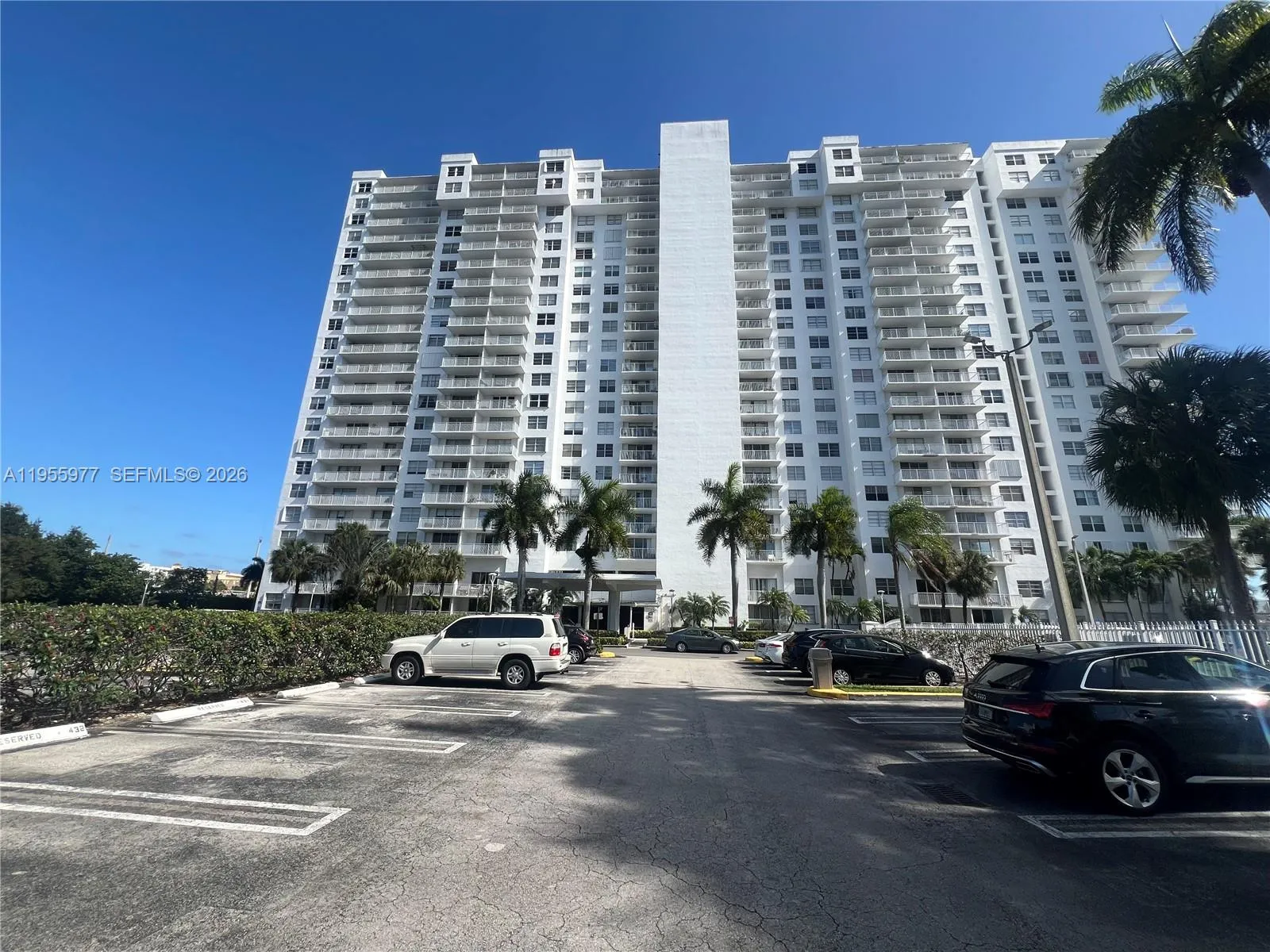 1 bedroom 1 bath for sale at 2801 NE 183rd St # 405W, Aventura FL 33160