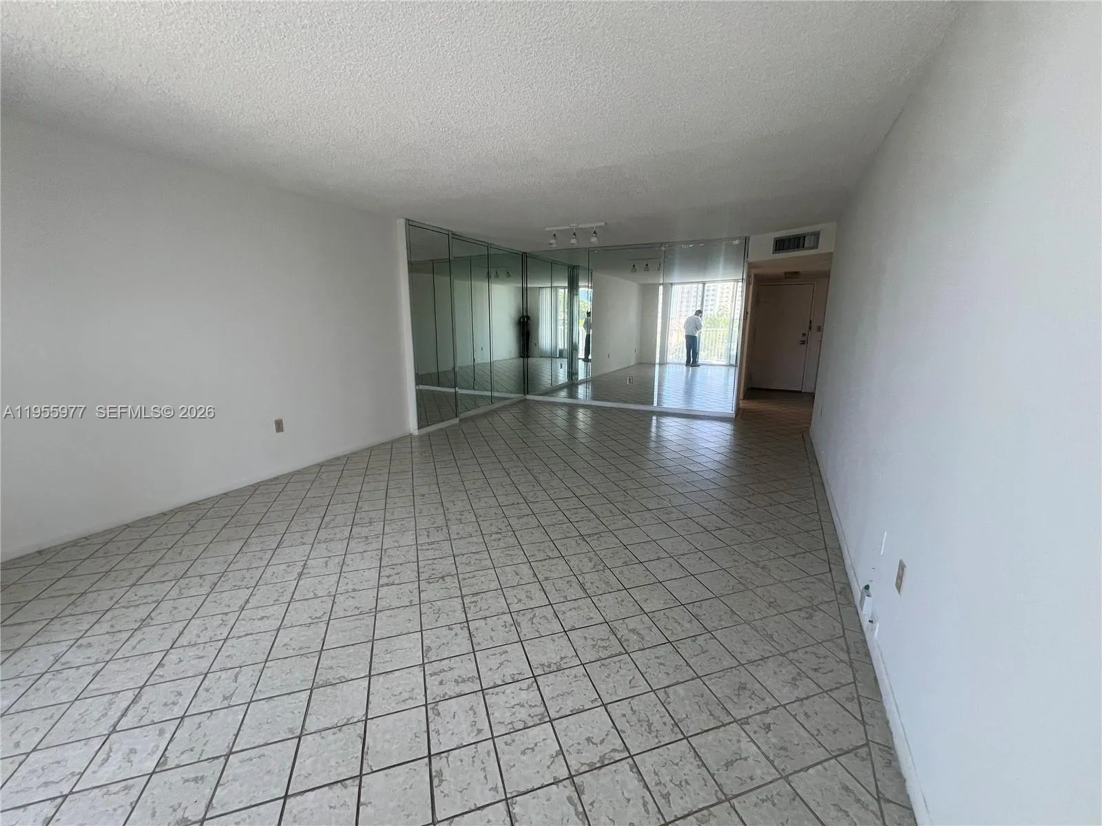 2801 NE 183rd St # 405W, Aventura FL 33160