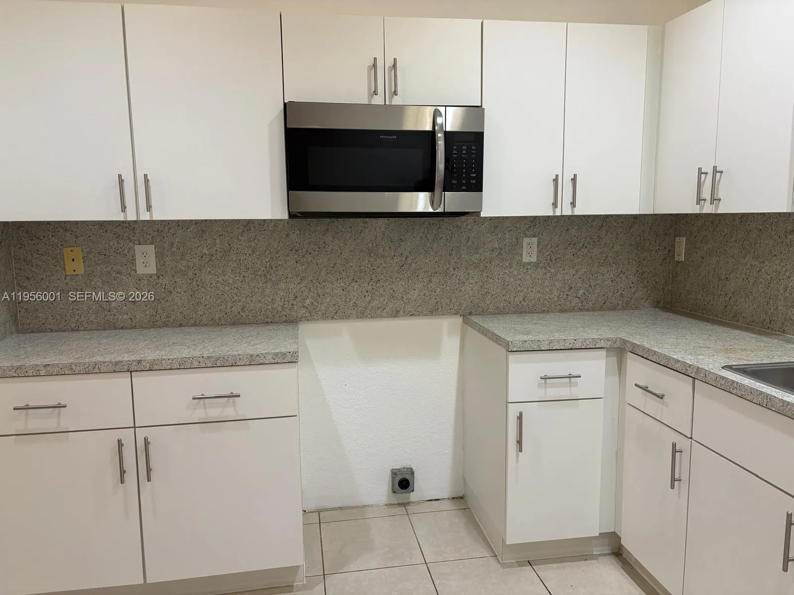 2916 NW 51st St, Miami FL 33142