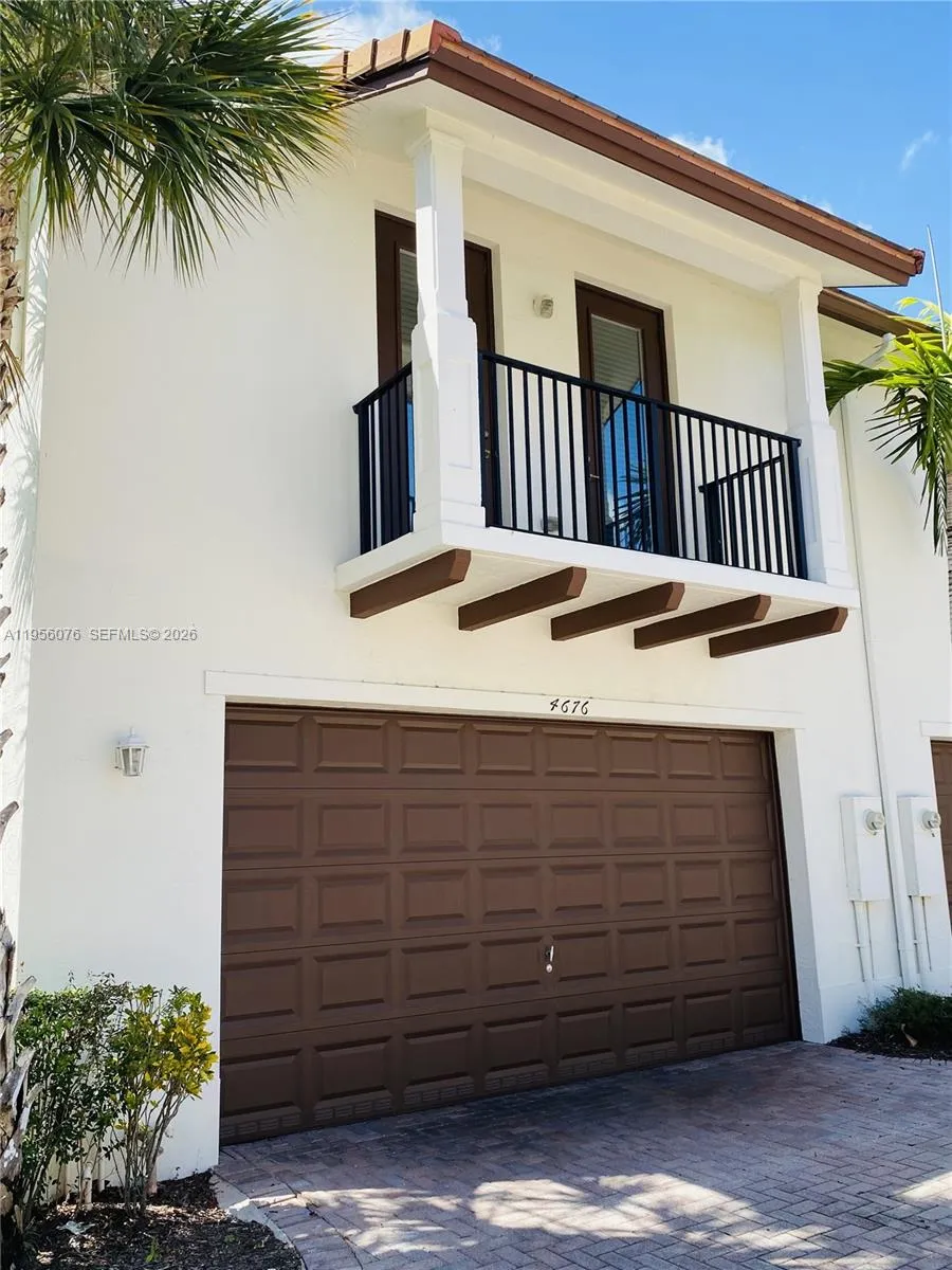 4676 Monarch Way, Coconut Creek FL 33073