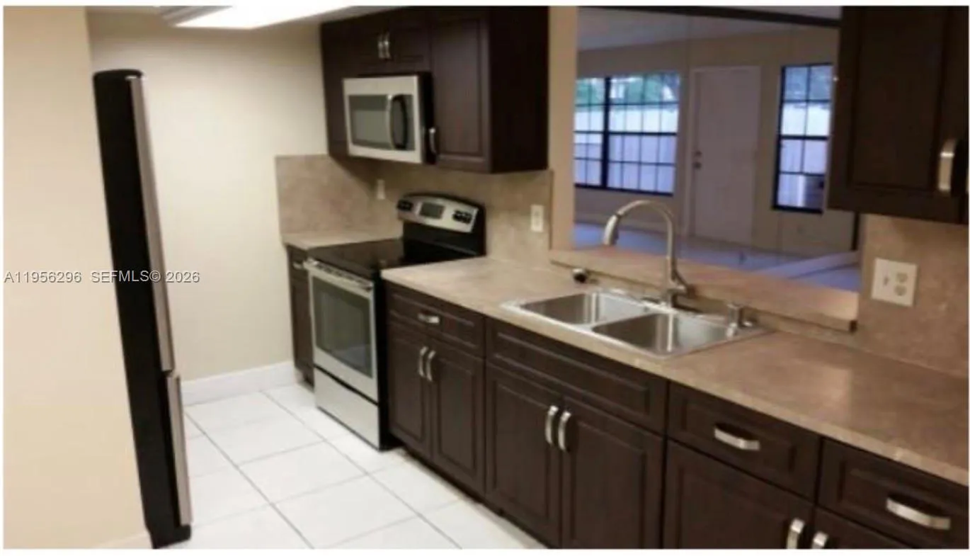 9412 NW 39th St, Sunrise FL 33351