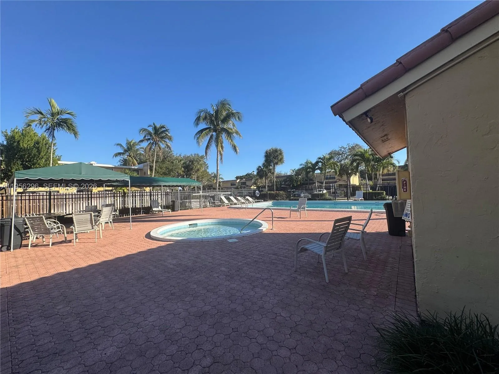 9412 NW 39th St, Sunrise FL 33351