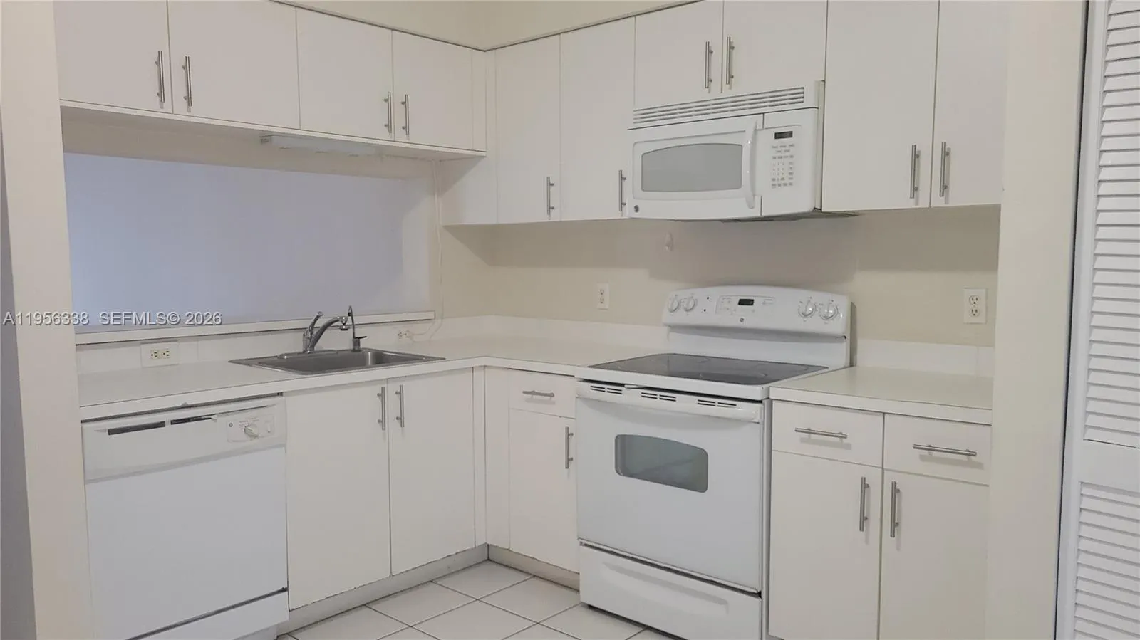 16679 Hemingway Dr, Weston FL 33326
