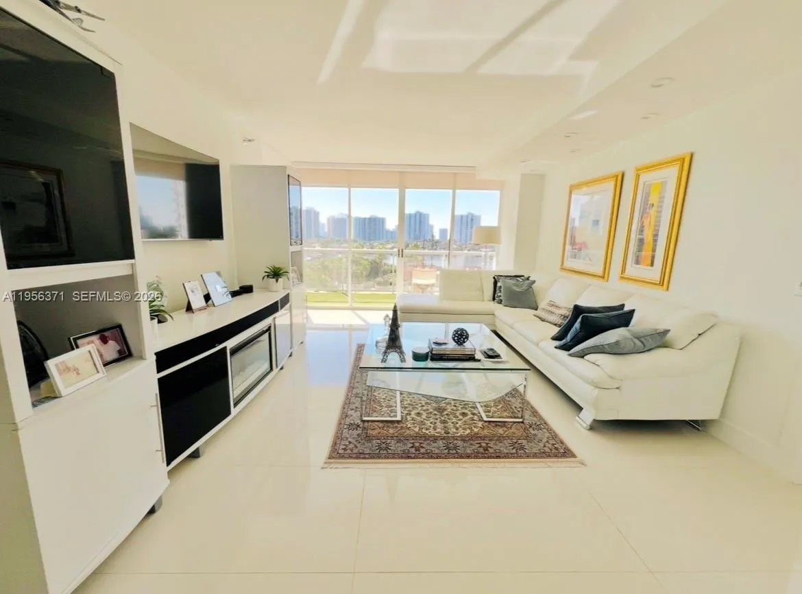 2 bedroom 2 bath for sale at 3640 Yacht Club Dr # 609, Aventura FL 33180