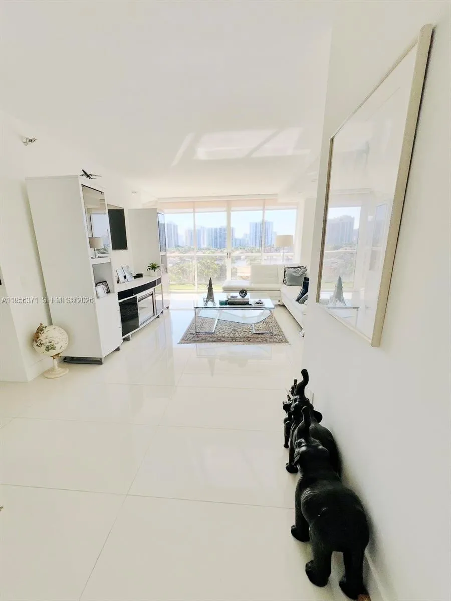 3640 Yacht Club Dr # 609, Aventura FL 33180