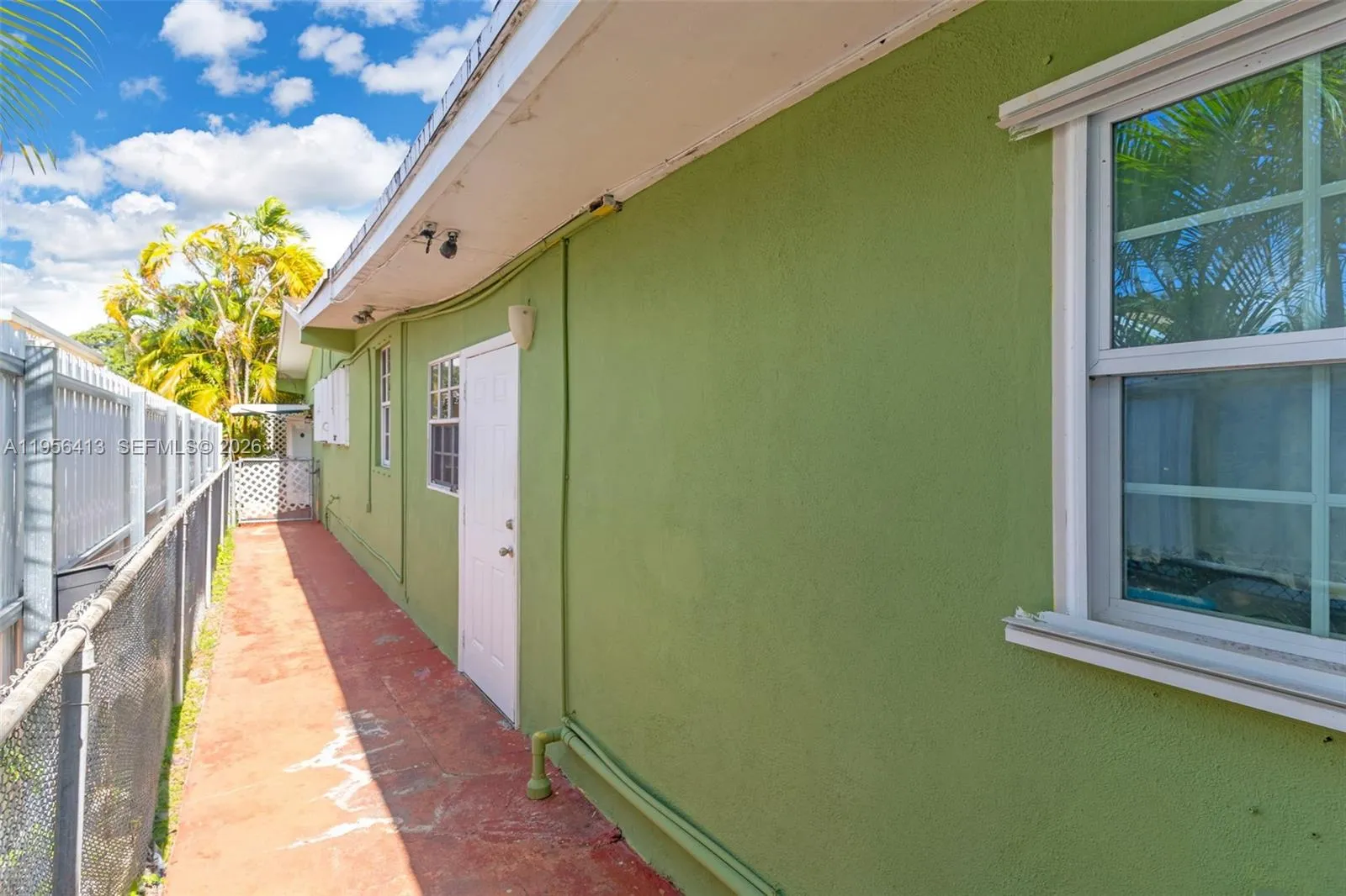 5574 SW 3rd St, Miami FL 33134