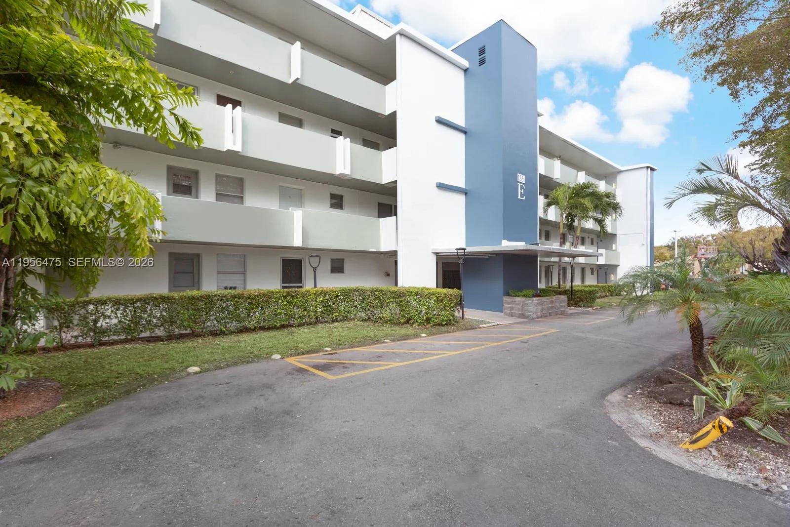 1351 NE 191 St # 106, Miami FL 33179