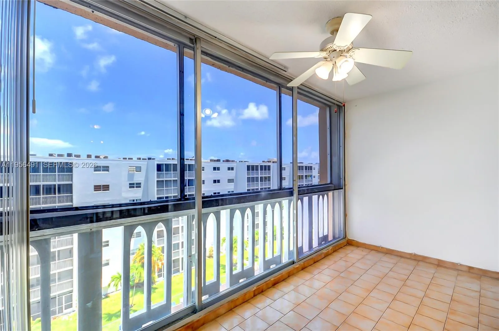 301 NE 14th Ave # 702, Hallandale Beach FL 33009